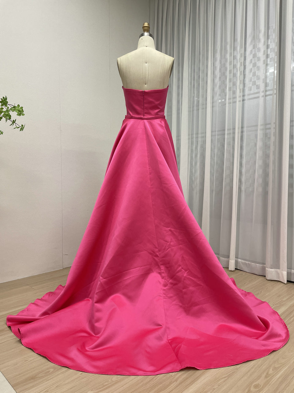 Luxury Pink Evening Wear with Satin Fabric Slit Detail Elegant Floor-Length MY30162