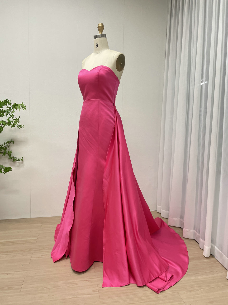 Luxury Pink Evening Wear with Satin Fabric Slit Detail Elegant Floor-Length MY30162