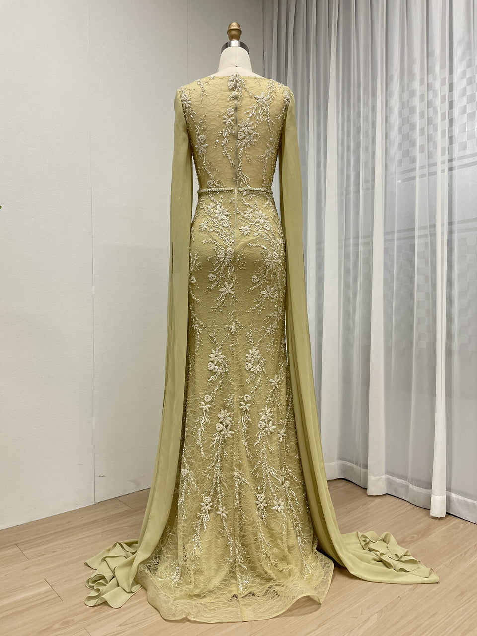 Long Sleeve Evening Dress Floral Applique Sweep Train Prom Party Occasion Gown MY30192