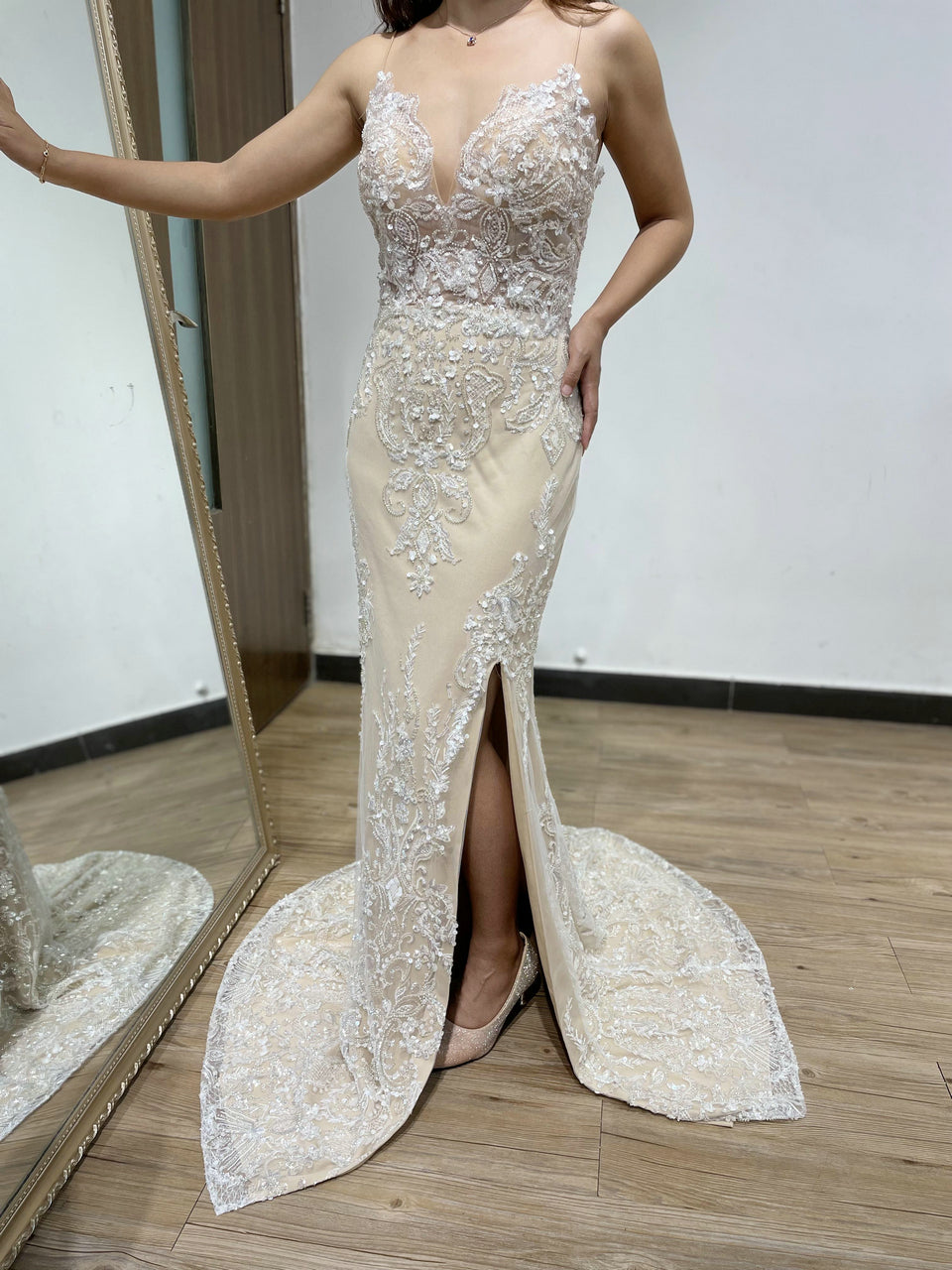Elegant Ivory Lace Slit Dress – Lace Applique Mermaid Gown for Special Occasions YD22203