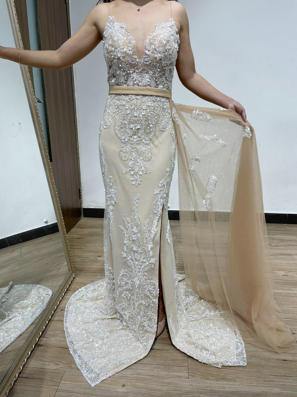 Elegant Ivory Lace Slit Dress – Lace Applique Mermaid Gown for Special Occasions YD22203