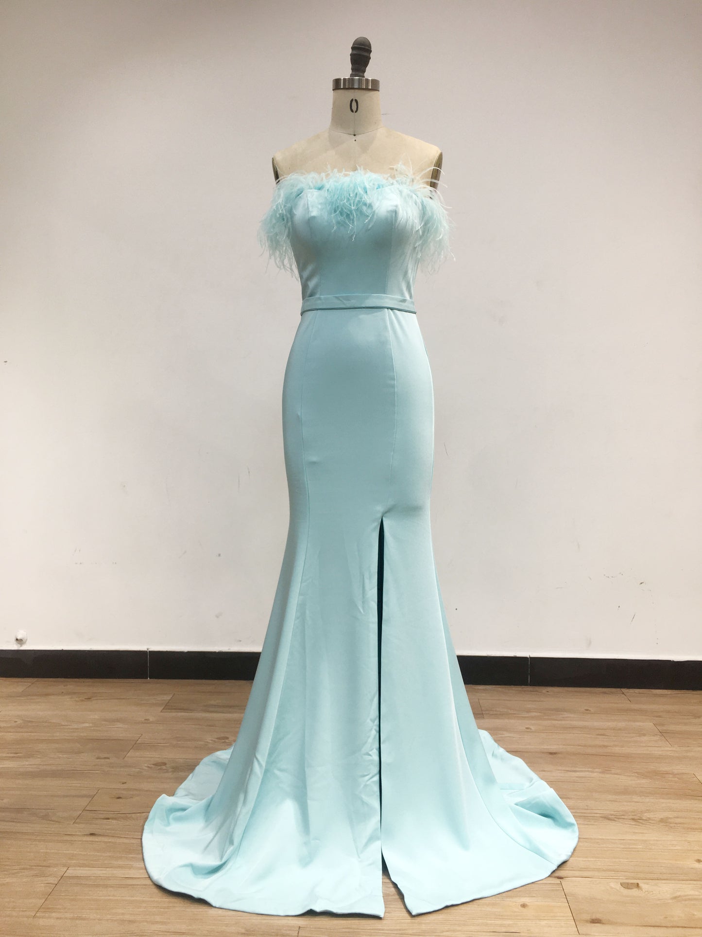 Chic Strapless Feather Neckline Bodycon Mint Prom Dress GMA005