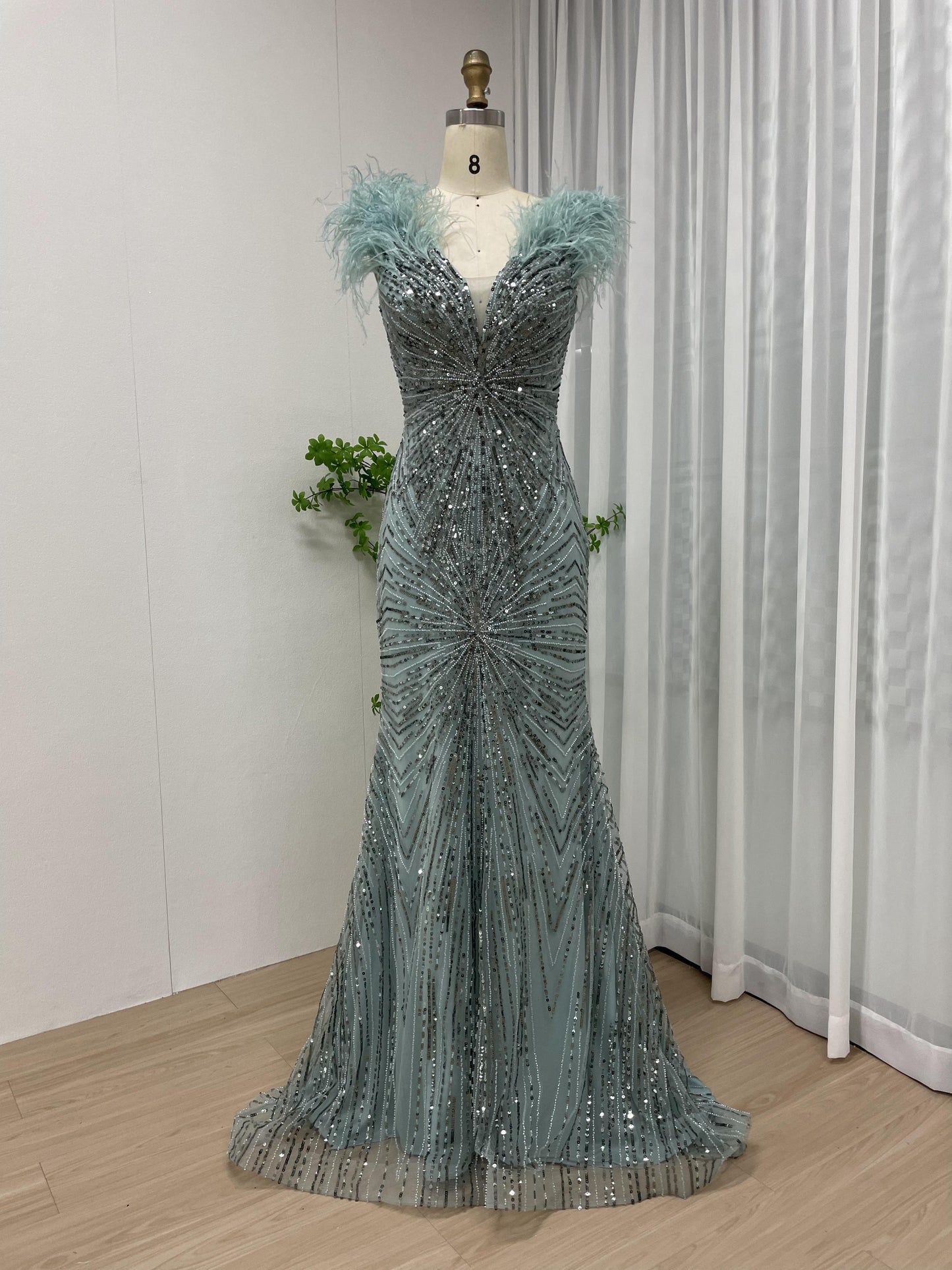 Luxury Feather Shoulder Sleeveless Beading Lace Catwalk Evening Dress MB40105