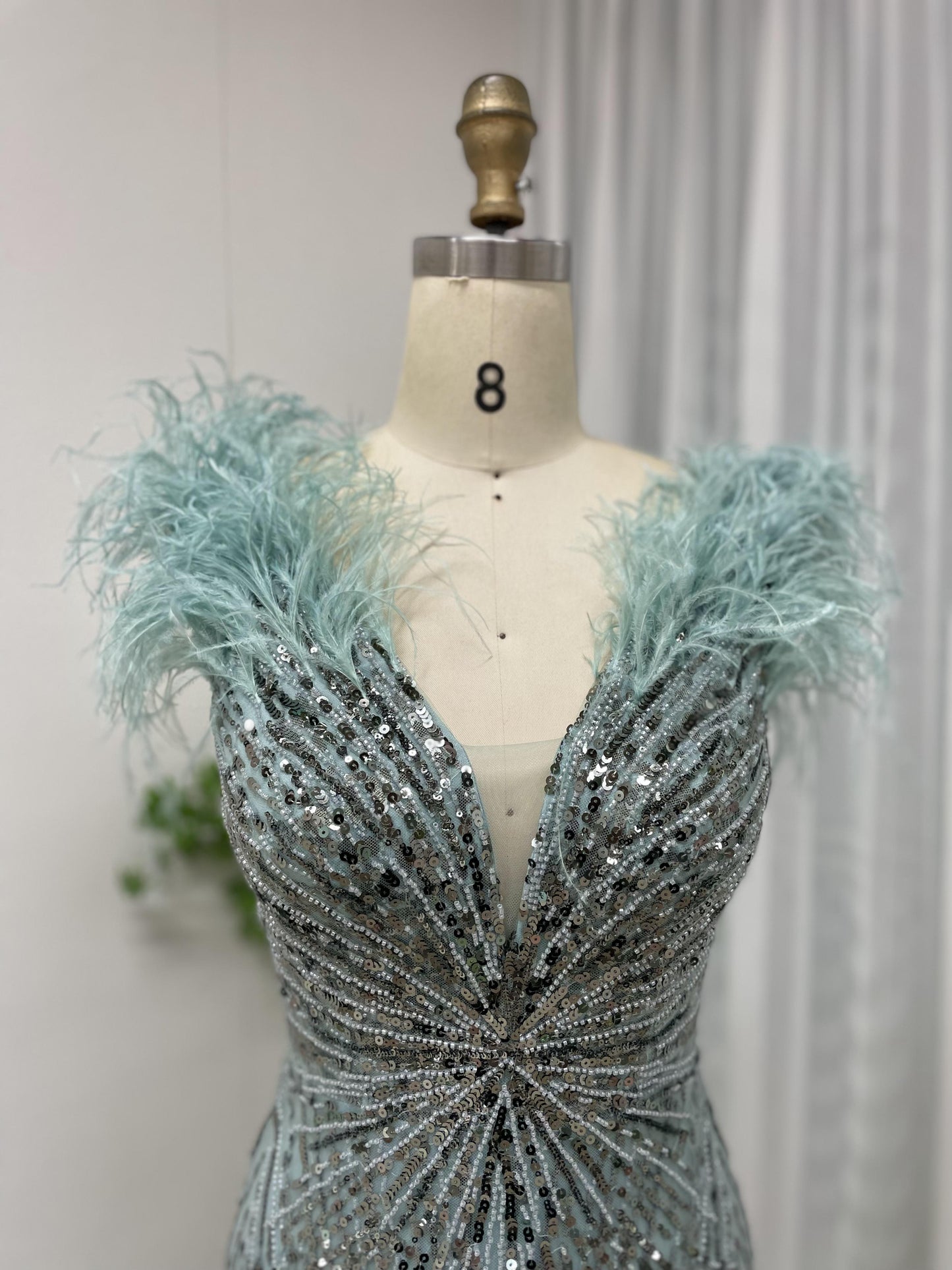 Luxury Feather Shoulder Sleeveless Beading Lace Catwalk Evening Dress MB40105