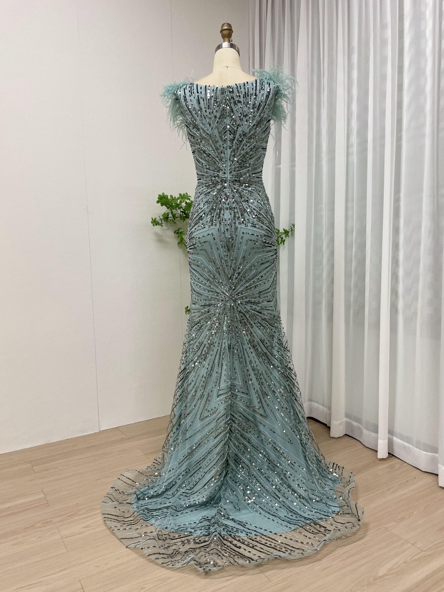 Luxury Feather Shoulder Sleeveless Beading Lace Catwalk Evening Dress MB40105