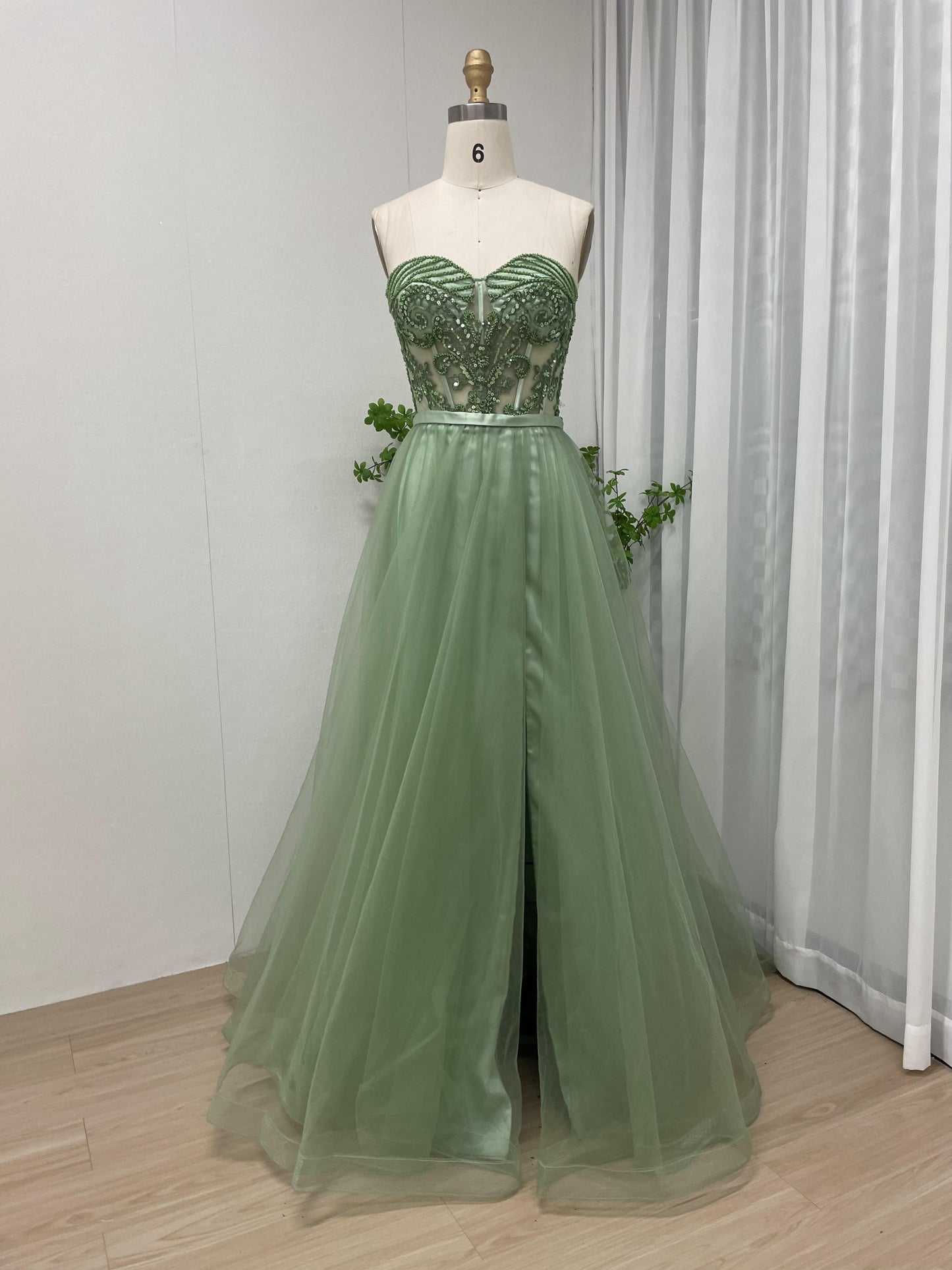 Beautiful Strapless Beading Lace A Line Tulle Prom Dress MB40108