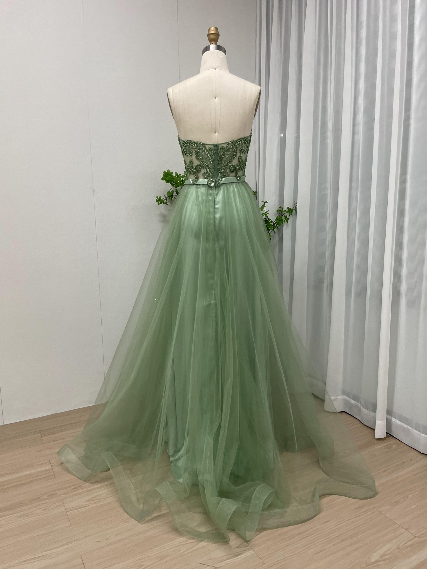 Beautiful Strapless Beading Lace A Line Tulle Prom Dress MB40108