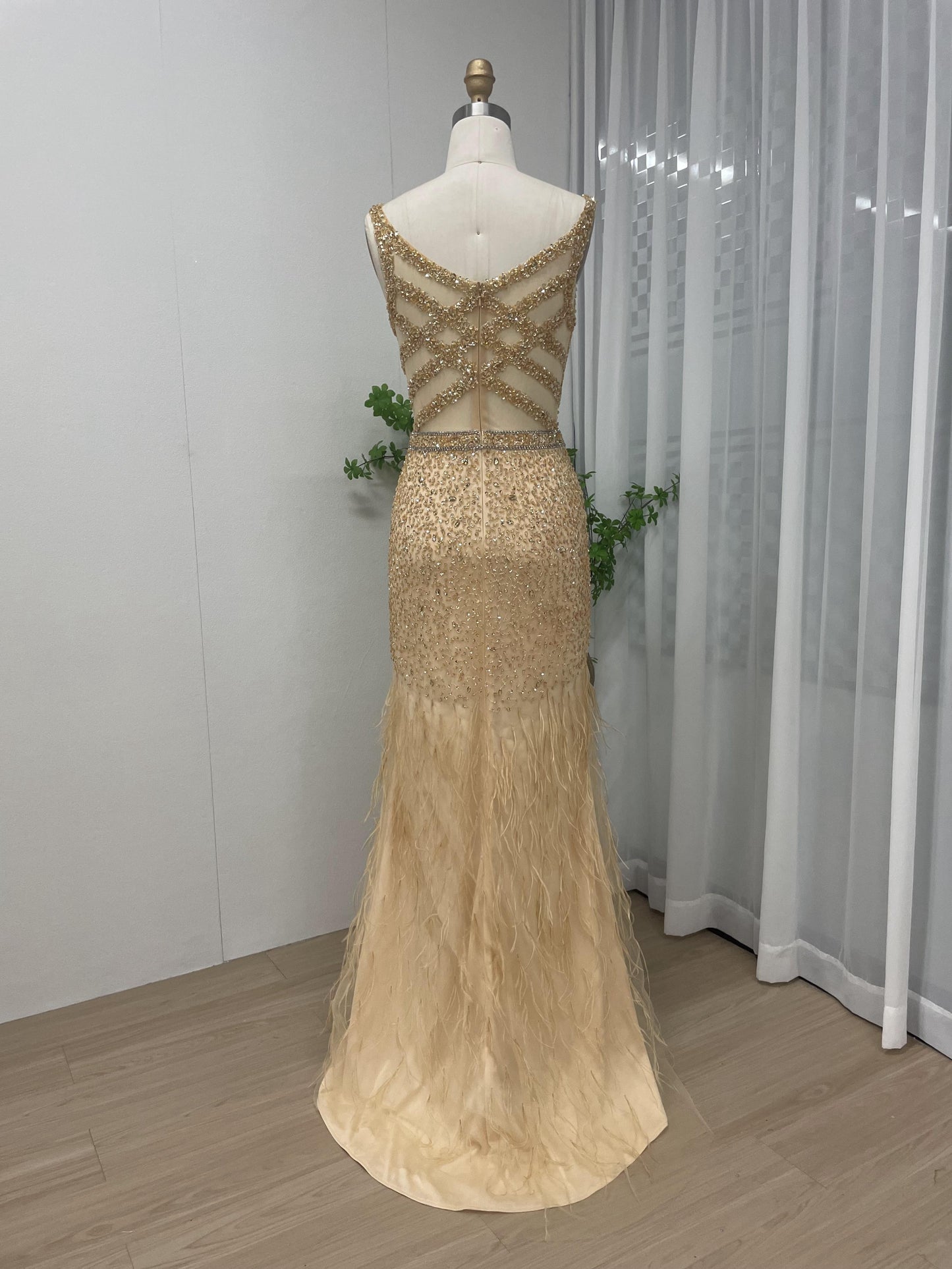 Luxurious Sleeveless Sheer Beading Feather Skirt Wedding Prom Dress MB40115