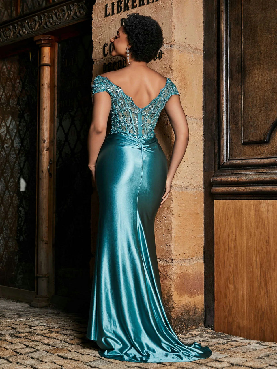 Cap Sleeve Lace Applique Fitted Wedding Party Evening Dress MB40159