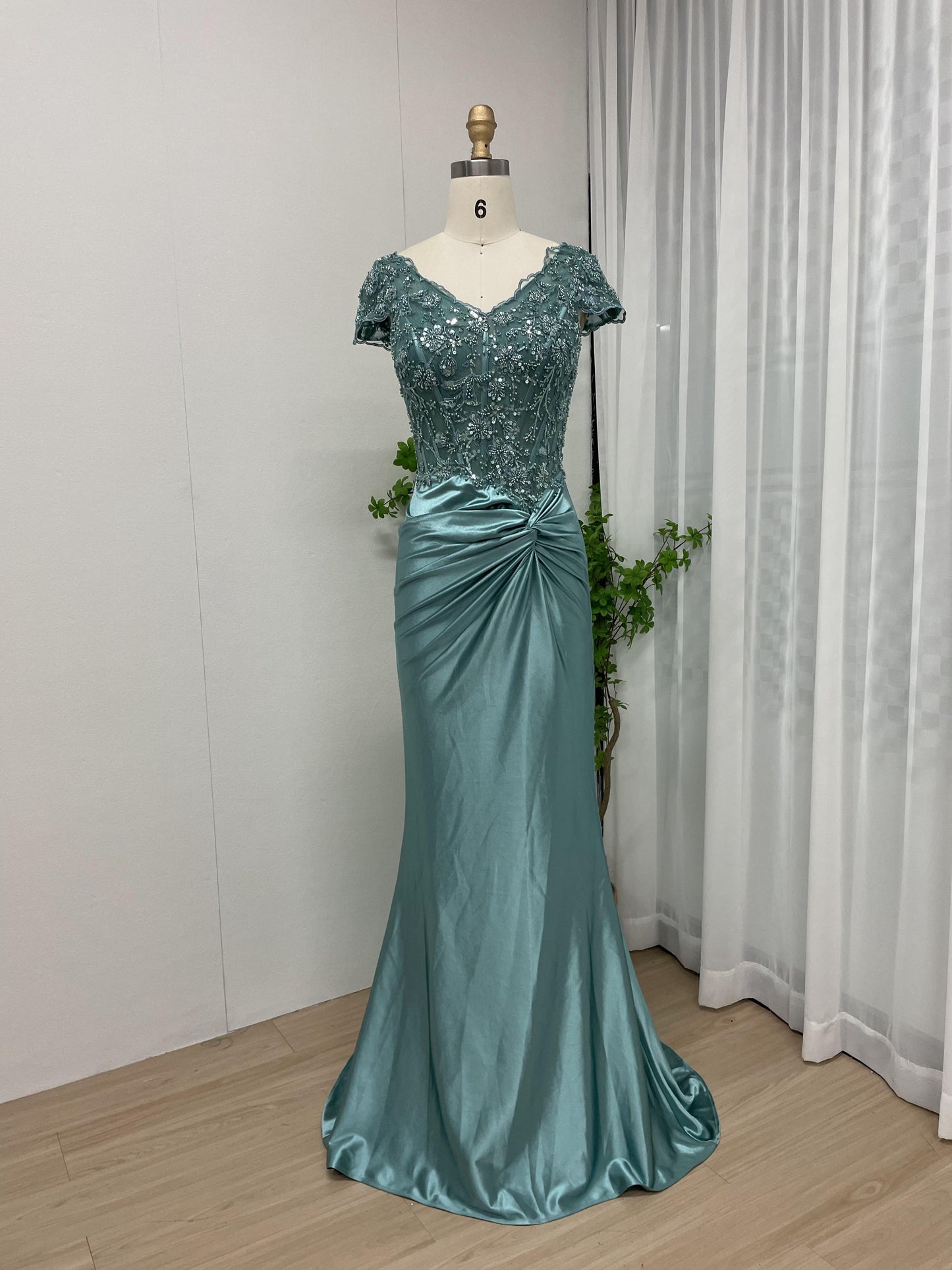 Cap Sleeve Lace Applique Fitted Wedding Party Evening Dress MB40159