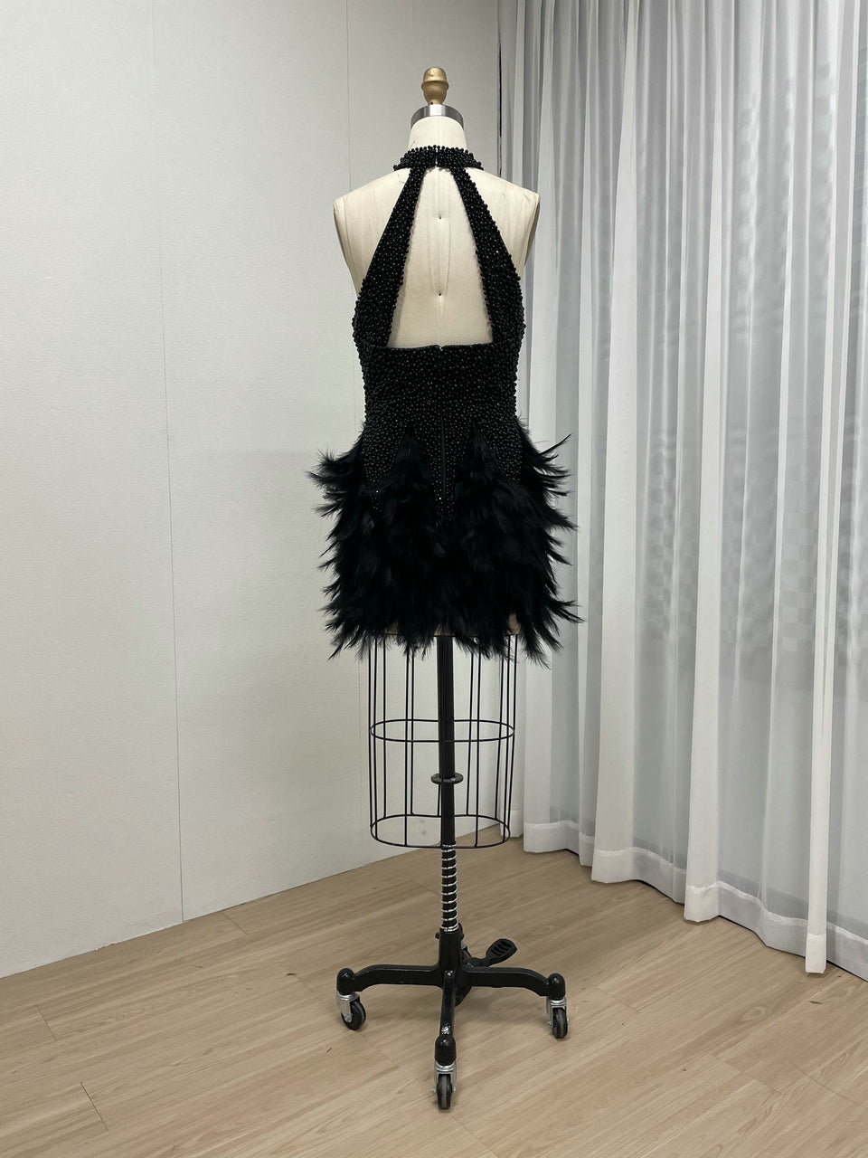 Sexy Halter Neck Bottom Feather Short Party Pearl Dress MB40232