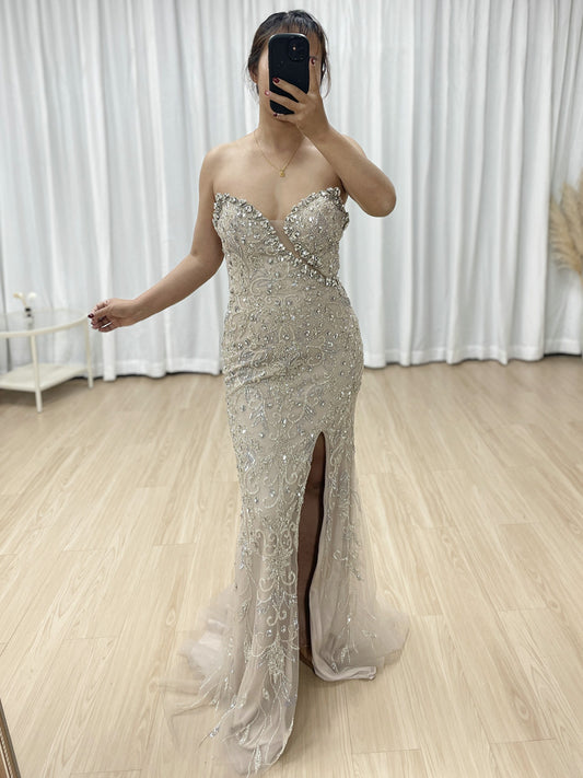Sexy High Slit V Neck Evening Gown Suitable for Banquet Embellished With Exquisite Embroidery Beaded MB40327