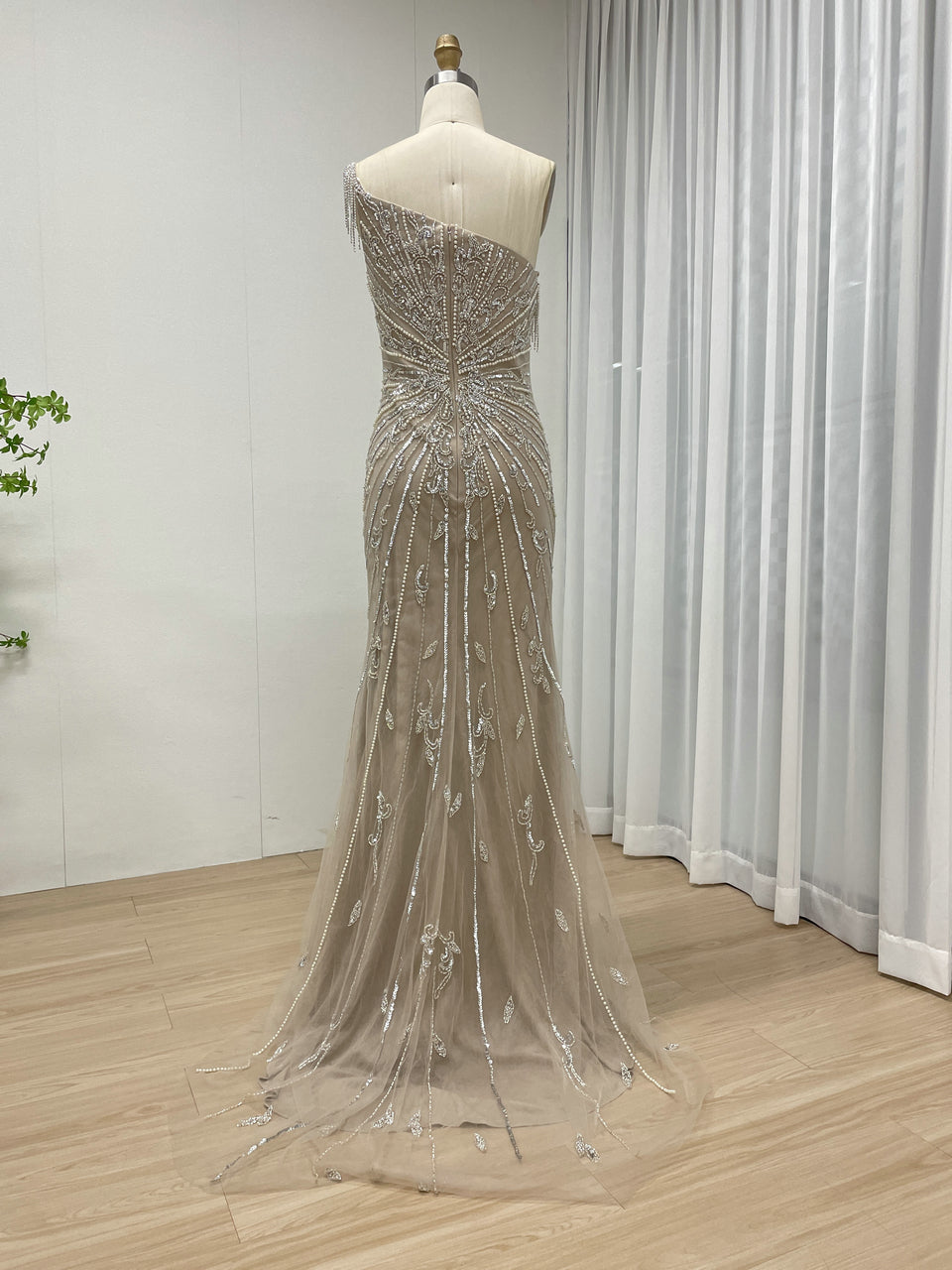 Luxury Beaded Tassel Sexy High Slit Evening Gown Suitable for Banquet MB40330