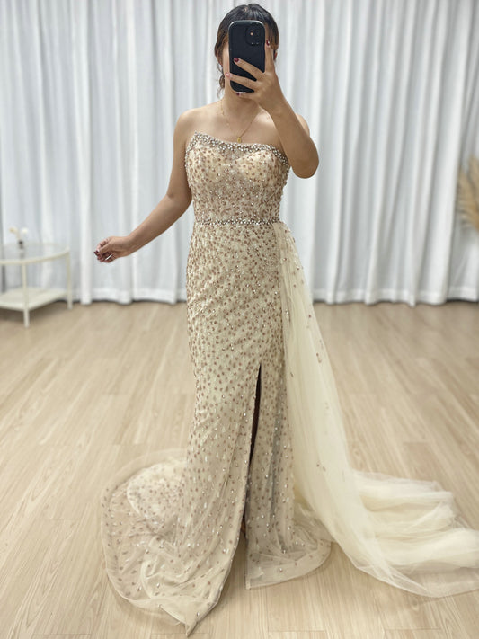 Golden Sexy Hight Slit Sleeveless Evening Gown Suitable for Banquet With Side Train MB40352