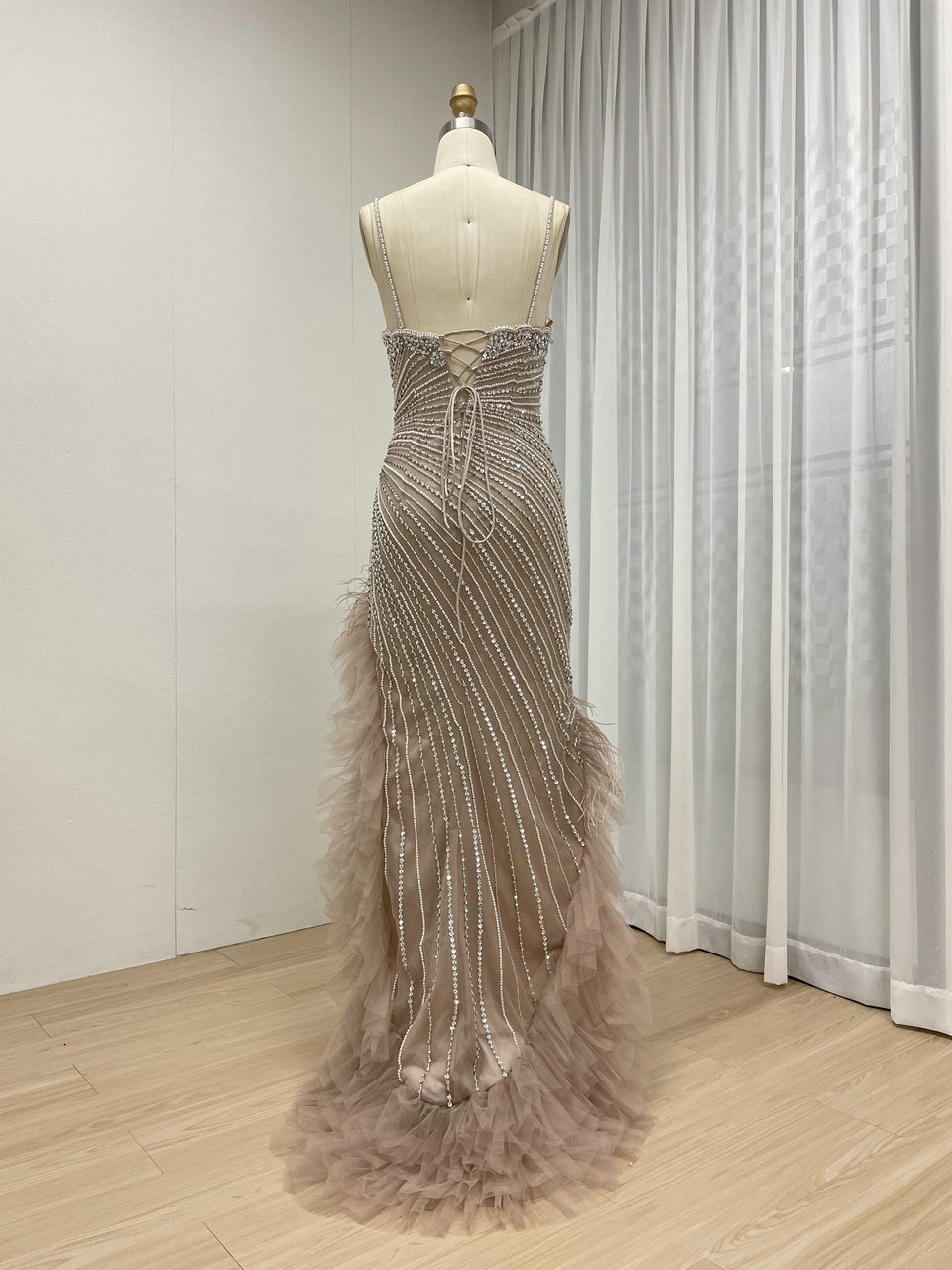 Sexy V Neckline Tiered Puffy Tulle Prom Evening Gown With Luxurious Handmade Beaded Diamond for Party MB40400-2