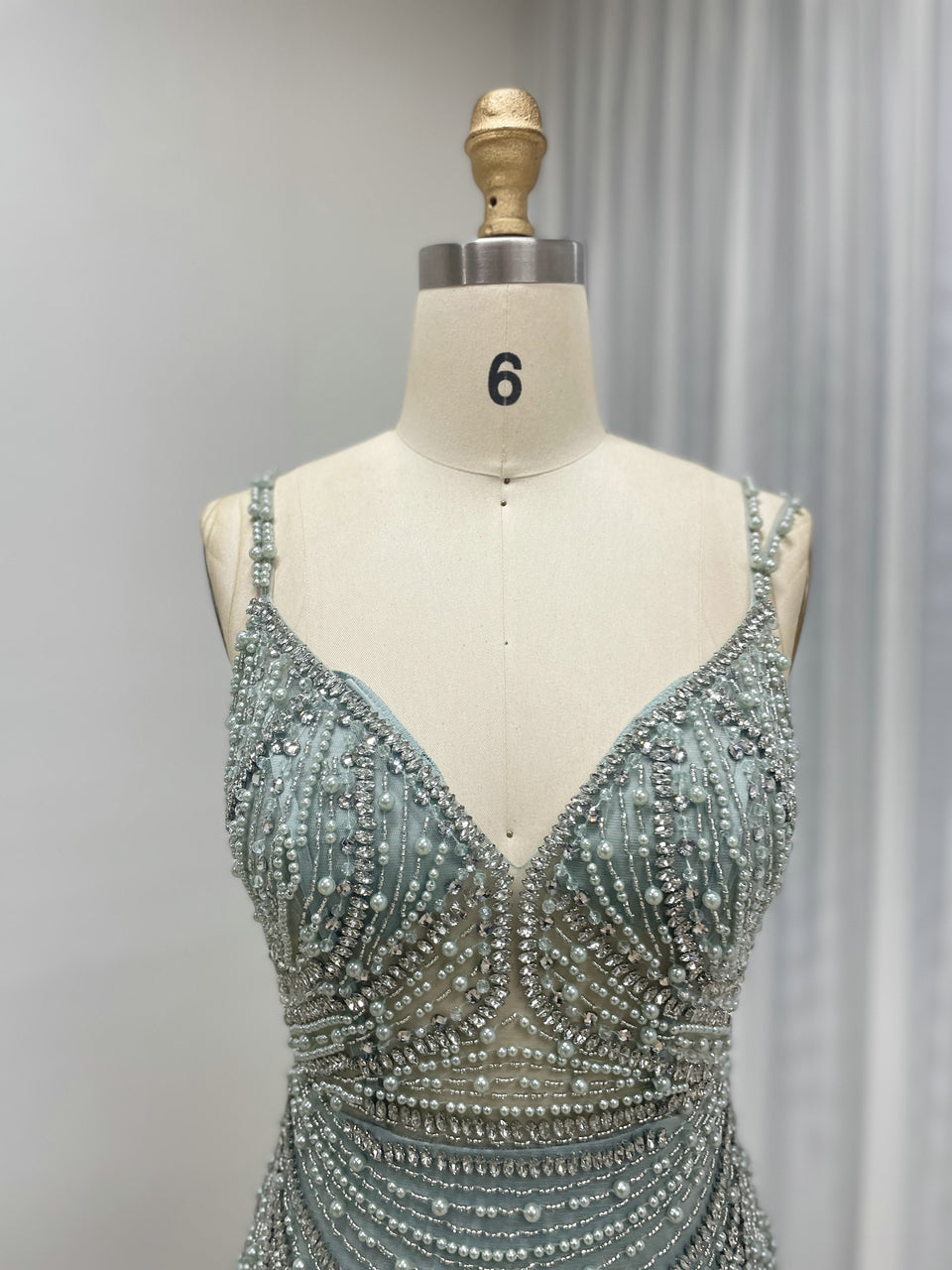 Lavender Spaghetti Strap V-Neck Beaded Mermaid Evening Gown Feather Hem Luxury Pearl Embellished Formal Prom Dress Women MY30128-2