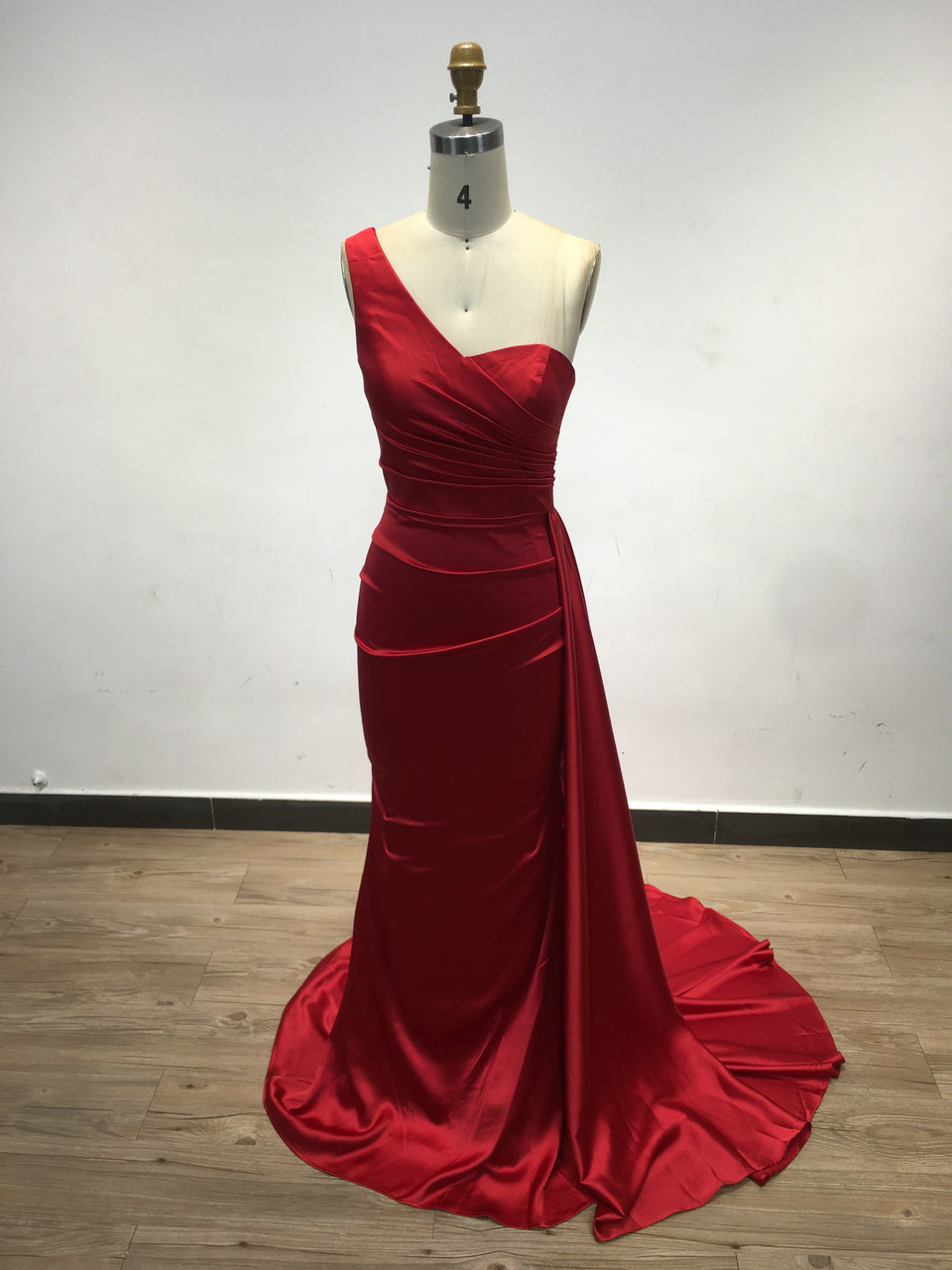 One Shoulder Side Skirt Strapless Red Bridesmaid Dress SNA012